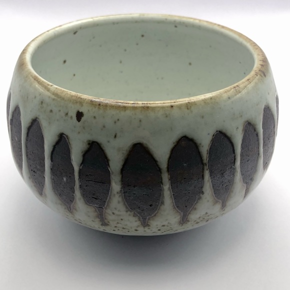 [vintage] Artist Signed Pottery Bowl Dish - Picture 3 of 13